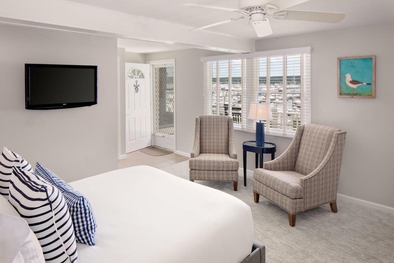 Inn At Harbor Hill Marina Niantic Bagian luar foto
